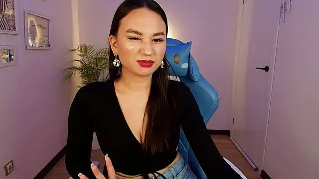 margeriTirell online show from December 3, 8:45 am