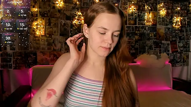 Snapshot of Fox_Lisa chatting on December 15, 6:23 pm Fox Lisa online show from December 15, 6:23 pm