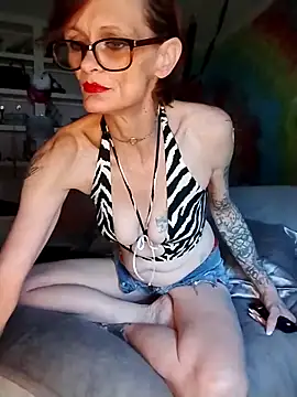 ivylee31 online show from April 6, 9:16 pm