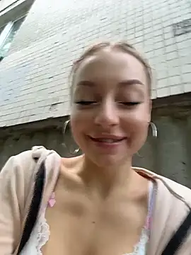 Snapshot of melissa_grr chatting on May 17, 12:01 pm melissa grr online show from May 17, 12:01 pm