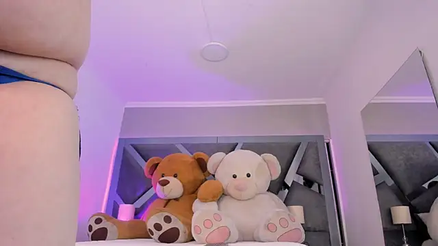 Snapshot of AmberiniHoffman chatting on September 28, 11:59 am AmberiniHoffman online show from September 28, 11:59 am