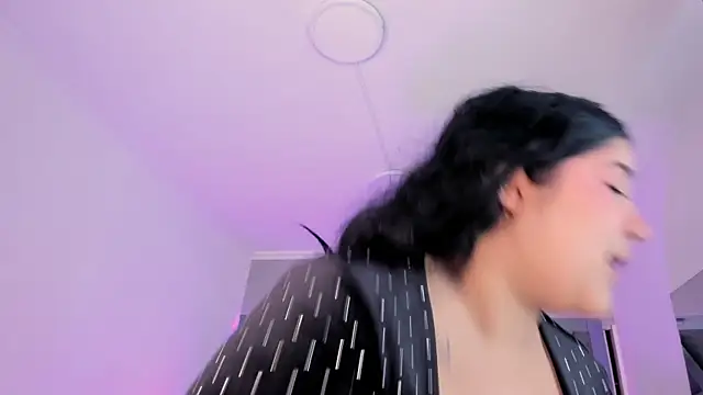 Snapshot of AmberiniHoffman chatting on October 11, 11:53 am AmberiniHoffman online show from October 11, 11:53 am