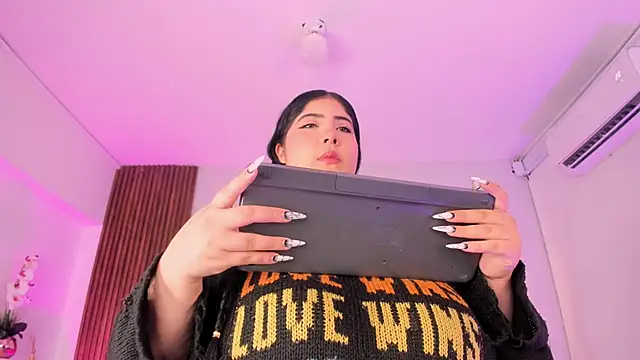 Snapshot of AmberiniHoffman chatting on October 19, 12:28 pm AmberiniHoffman online show from October 19, 12:28 pm