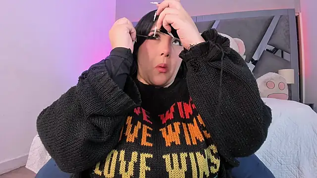 Snapshot of AmberiniHoffman chatting on October 27, 12:09 pm AmberiniHoffman online show from October 27, 12:09 pm