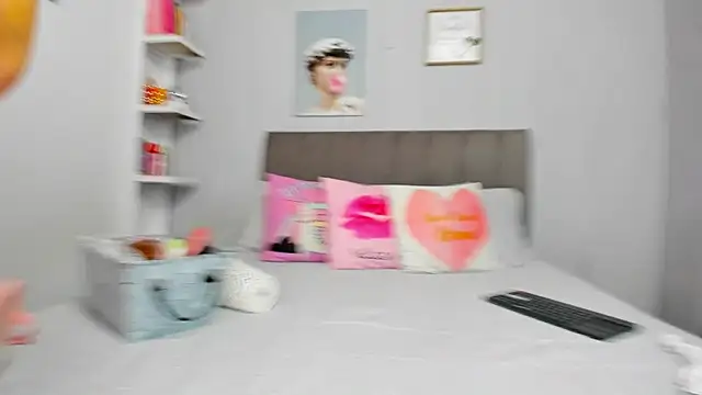 naughtyloverss online show from June 27, 4:01 pm