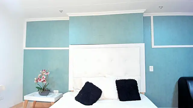 Khenta Michells online show from September 23, 10:51 am