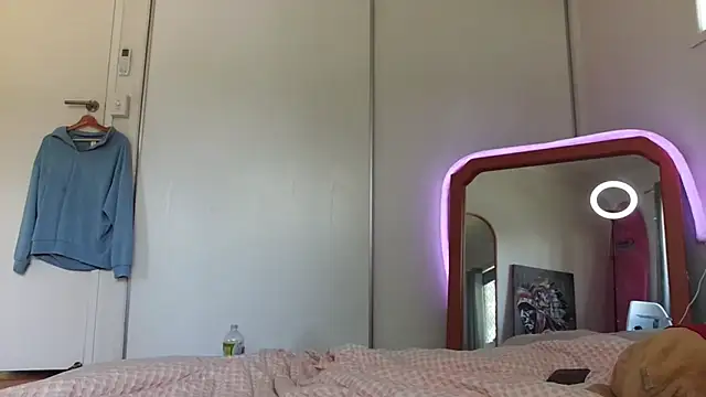 lexifeverr online show from February 6, 2:33 am