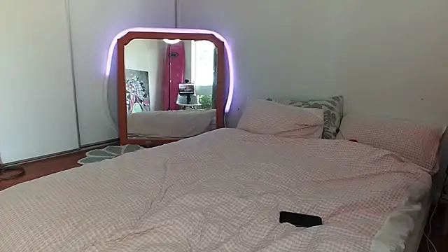 lexifeverr online show from February 6, 11:58 pm