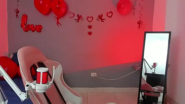 gwen ashly online show from February 12, 6:51 pm