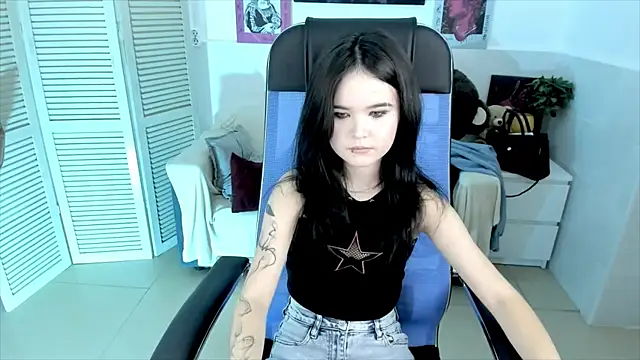 Elainebeness online show from October 7, 7:00 pm