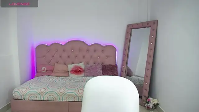 Kathleen Rodriguez online show from January 14, 3:32 am