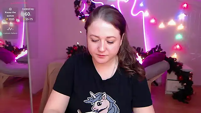 Snapshot of LizzyShine chatting on January 6, 9:00 pm LizzyShine online show from January 6, 9:00 pm