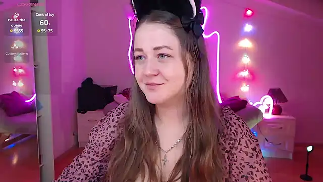 Snapshot of LizzyShine chatting on January 22, 9:10 pm LizzyShine online show from January 22, 9:10 pm