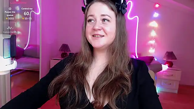 Snapshot of LizzyShine chatting on February 3, 8:57 pm LizzyShine online show from February 3, 8:57 pm