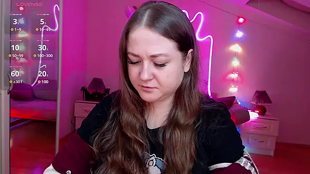 Snapshot of LizzyShine chatting on February 6, 7:18 pm LizzyShine online show from February 6, 7:18 pm