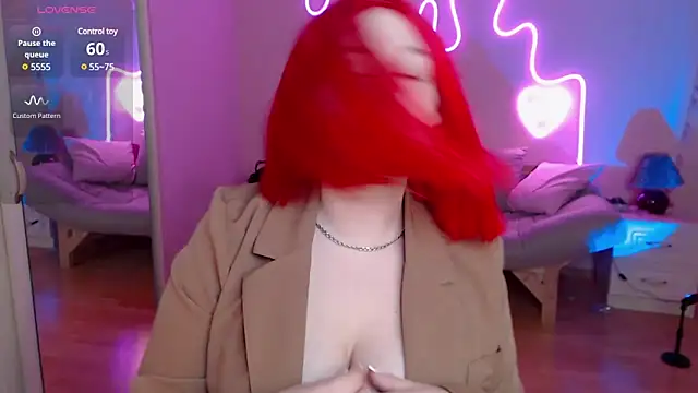 Snapshot of LizzyShine chatting on February 28, 8:28 pm LizzyShine online show from February 28, 8:28 pm