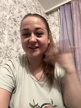 Snapshot of LizzyShine chatting on March 3, 9:15 pm LizzyShine online show from March 3, 9:15 pm