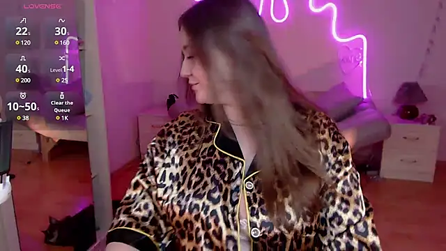 Snapshot of LizzyShine chatting on March 7, 8:44 pm LizzyShine online show from March 7, 8:44 pm