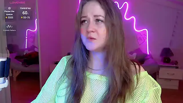 Snapshot of LizzyShine chatting on March 7, 11:49 pm LizzyShine online show from March 7, 11:49 pm