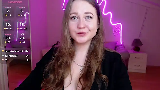 Snapshot of LizzyShine chatting on March 16, 8:00 pm LizzyShine online show from March 16, 8:00 pm