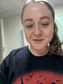 Snapshot of LizzyShine chatting on March 18, 11:08 am LizzyShine online show from March 18, 11:08 am