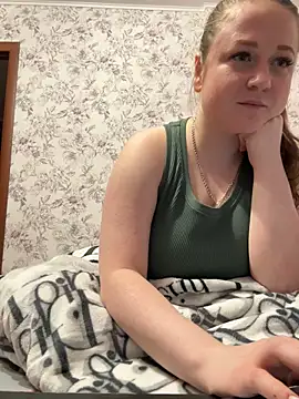 Snapshot of LizzyShine chatting on March 18, 7:10 pm LizzyShine online show from March 18, 7:10 pm