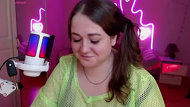 Snapshot of LizzyShine chatting on March 21, 11:01 pm LizzyShine online show from March 21, 11:01 pm