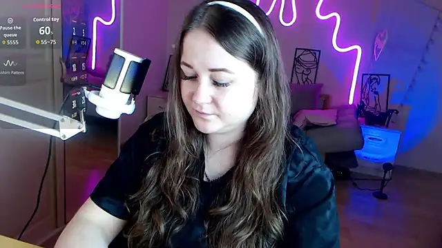 Snapshot of LizzyShine chatting on September 11, 2:28 pm LizzyShine online show from September 11, 2:28 pm