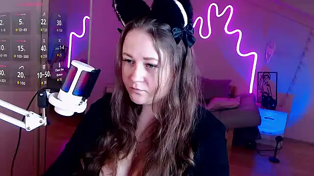 Snapshot of LizzyShine chatting on September 14, 1:21 pm LizzyShine online show from September 14, 1:21 pm