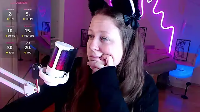 Snapshot of LizzyShine chatting on September 18, 1:57 pm LizzyShine online show from September 18, 1:57 pm