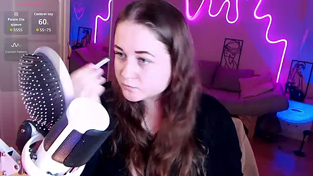 Snapshot of LizzyShine chatting on September 21, 4:30 pm LizzyShine online show from September 21, 4:30 pm