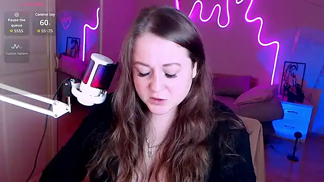 Snapshot of LizzyShine chatting on October 4, 1:42 pm LizzyShine online show from October 4, 1:42 pm