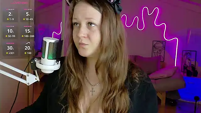 Snapshot of LizzyShine chatting on October 5, 5:00 pm LizzyShine online show from October 5, 5:00 pm