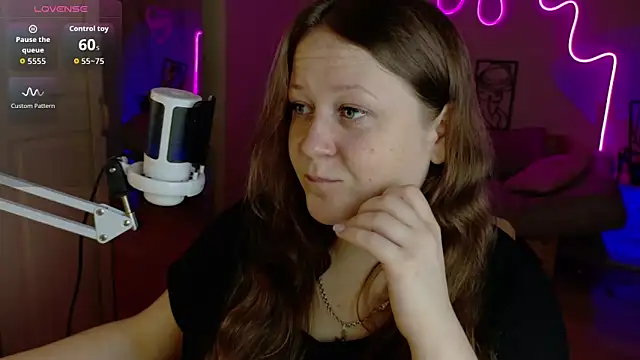 Snapshot of LizzyShine chatting on October 19, 4:51 pm LizzyShine online show from October 19, 4:51 pm