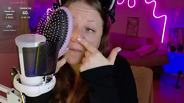 Snapshot of LizzyShine chatting on October 22, 4:51 pm LizzyShine online show from October 22, 4:51 pm