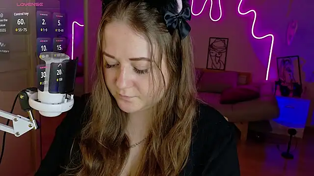 Snapshot of LizzyShine chatting on October 29, 6:53 pm LizzyShine online show from October 29, 6:53 pm