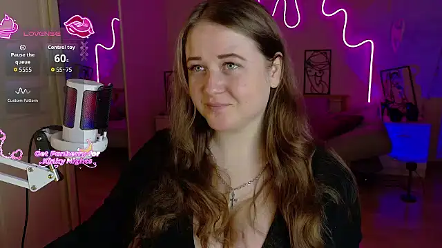 Snapshot of LizzyShine chatting on November 3, 5:03 pm LizzyShine online show from November 3, 5:03 pm