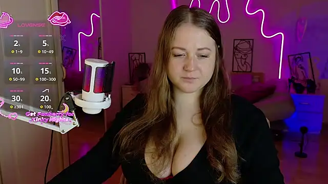 Snapshot of LizzyShine chatting on November 9, 6:39 pm LizzyShine online show from November 9, 6:39 pm