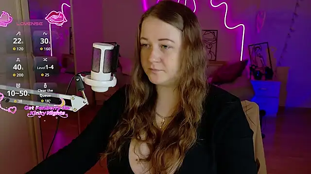 Snapshot of LizzyShine chatting on November 10, 7:57 pm LizzyShine online show from November 10, 7:57 pm