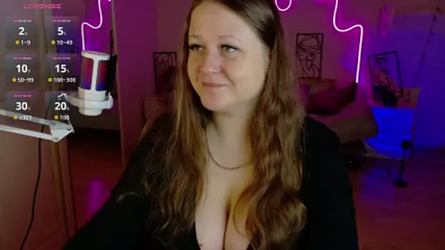 Snapshot of LizzyShine chatting on November 17, 5:08 pm LizzyShine online show from November 17, 5:08 pm