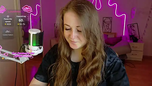 Snapshot of LizzyShine chatting on November 20, 5:23 pm LizzyShine online show from November 20, 5:23 pm