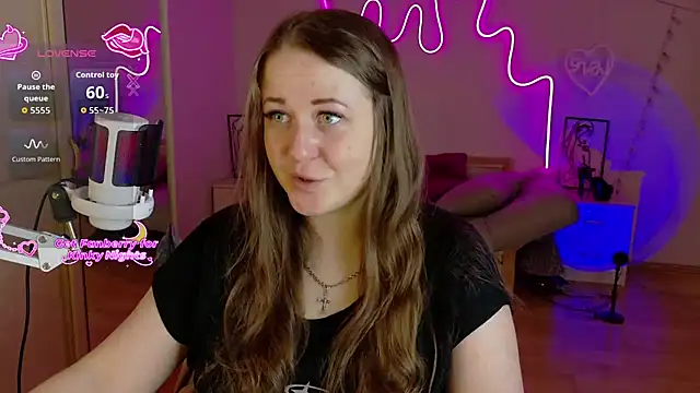 Snapshot of LizzyShine chatting on December 4, 11:08 am LizzyShine online show from December 4, 11:08 am