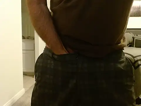 Snapshot of GirthBullger4You chatting on March 22, 5:28 am GirthBullger4You online show from March 22, 5:28 am