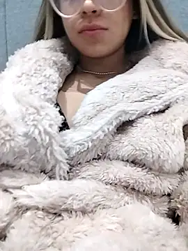 fofinhaa12 online show from October 7, 4:04 pm