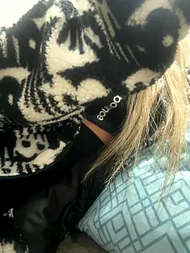 fofinhaa12 online show from December 19, 3:13 am