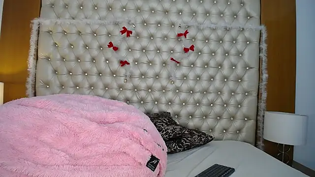 Snapshot of MegannMyerss chatting on December 28, 8:15 pm MegannMyerss online show from December 28, 8:15 pm