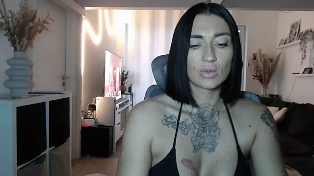 IntiMia online show from November 11, 7:52 am