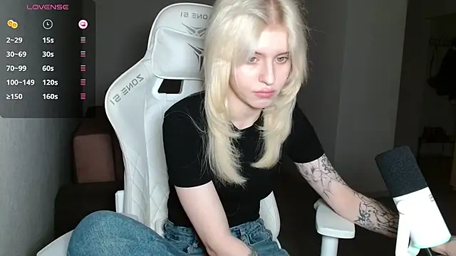 LizaKisses online show from October 5, 4:05 pm