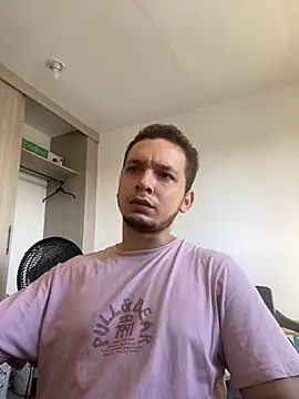 Snapshot of LabronsAd chatting on December 10, 7:32 pm LabronsAd online show from December 10, 7:32 pm