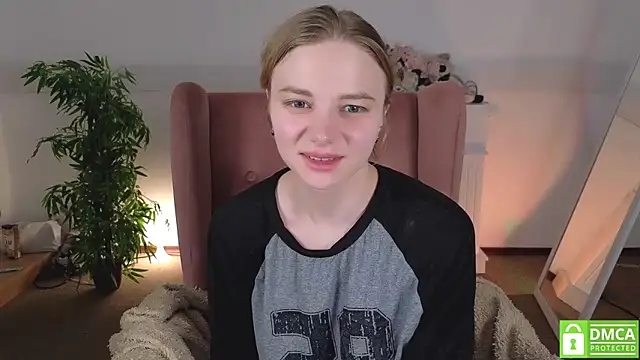 Snapshot of MirraBellanta chatting on May 19, 1:00 am MirraBellanta online show from May 19, 1:00 am